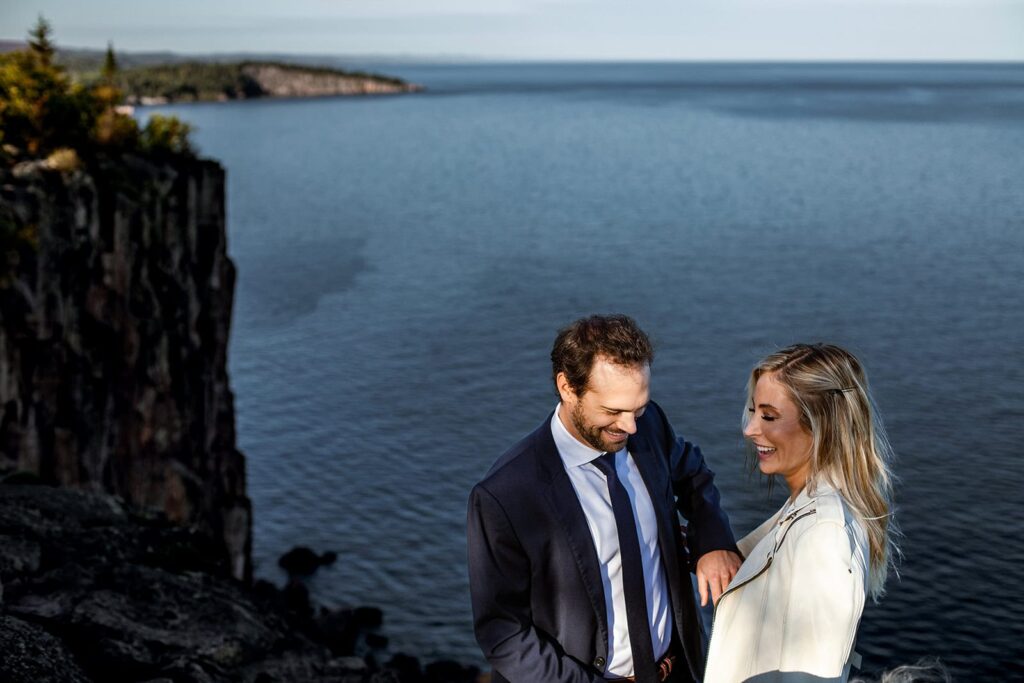 couple at palisade head, north shore