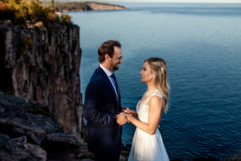 elopement ceremony on minnesota's north shore